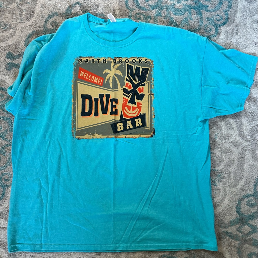 Garth Brooks 3x tshirt used - small stain